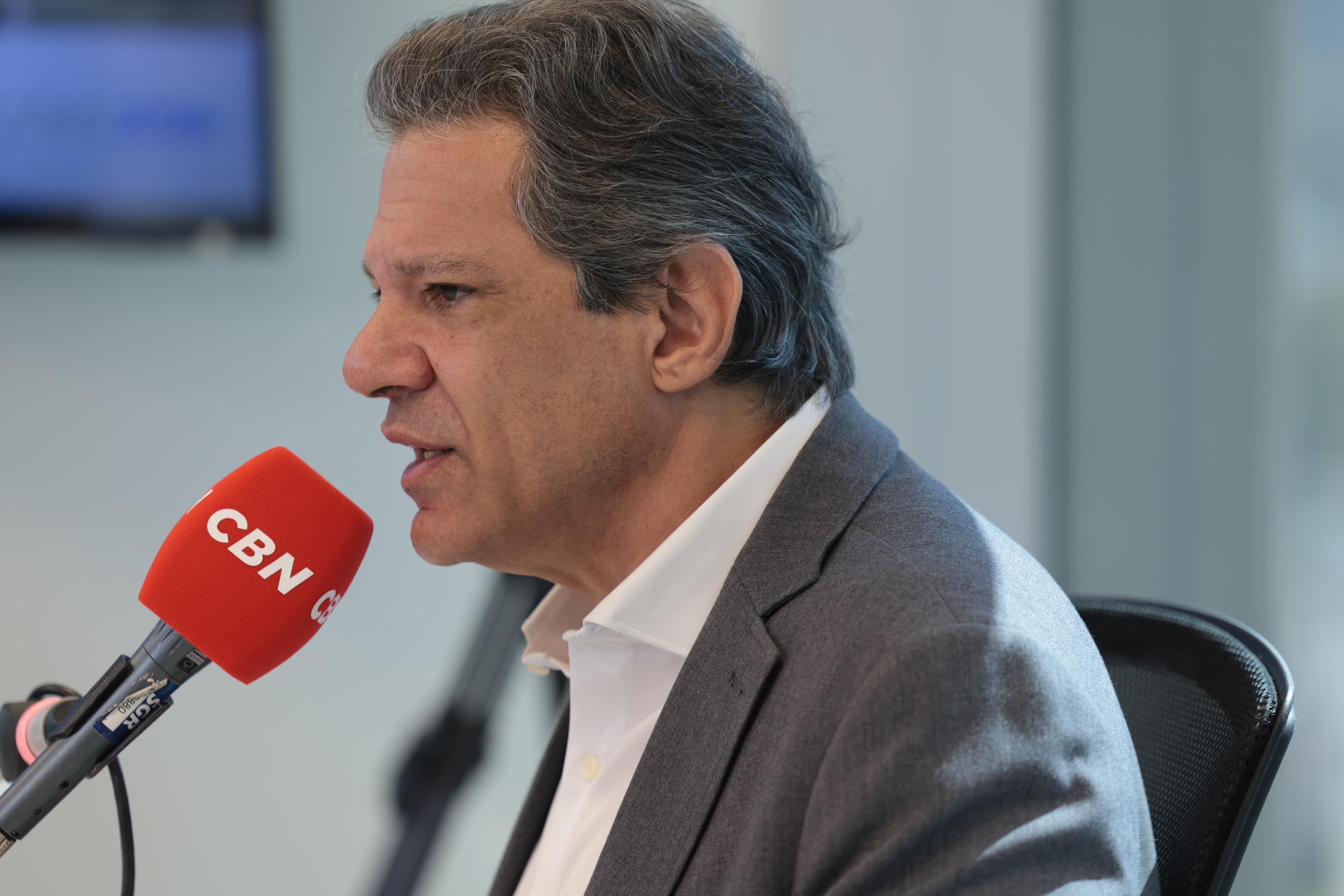 Haddad pede investigação sobre Lulinha em sabatina