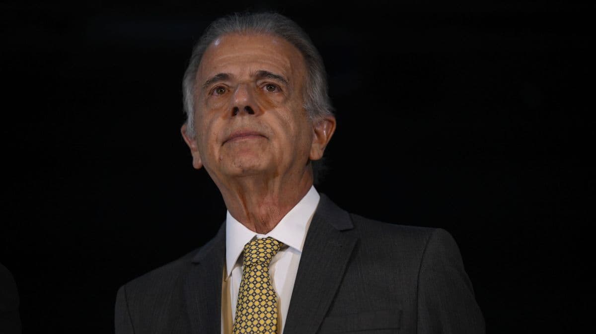 Ministro da Defesa do Brasil encontra presidente da Venezuela após terremoto