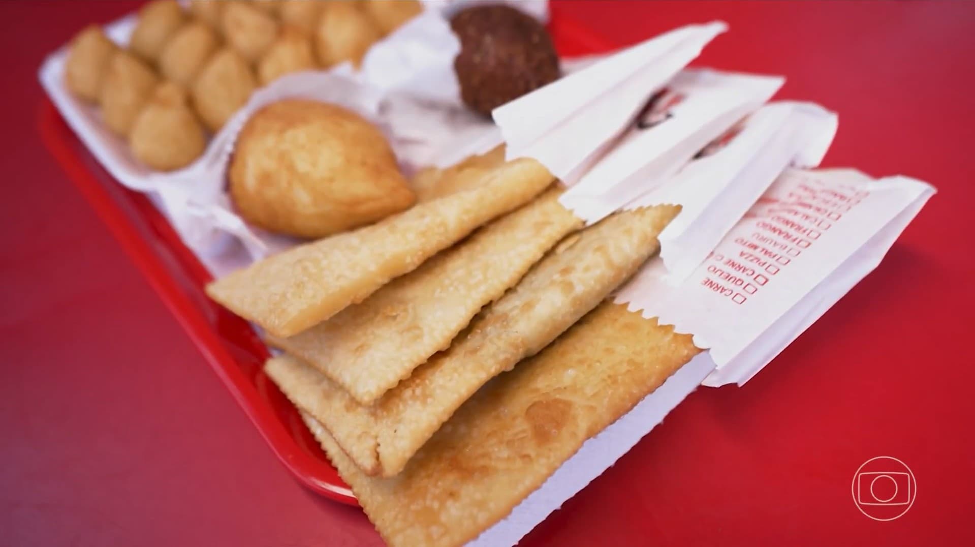 Casal transforma barraca de feira em negócio lucrativo de pastéis