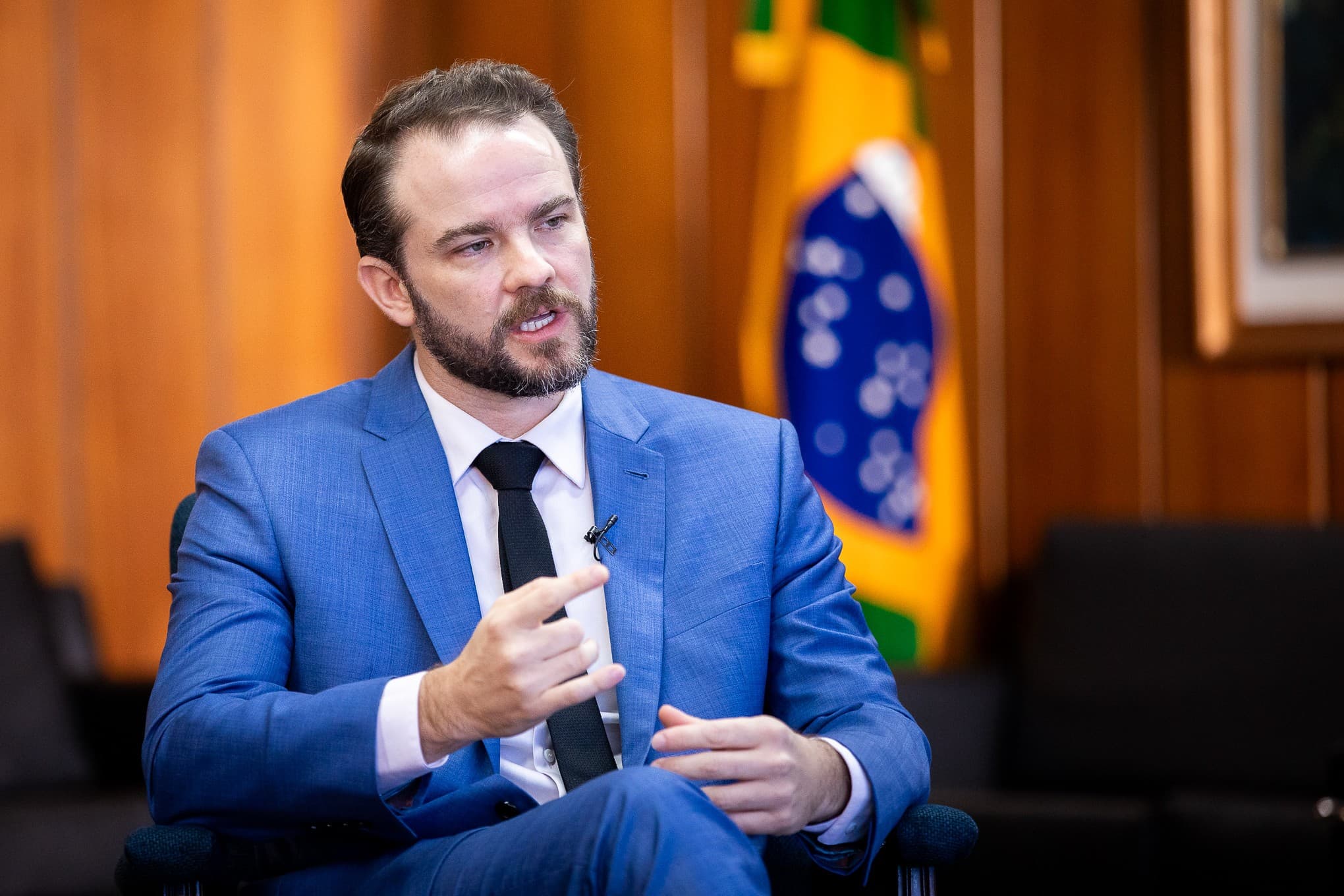 Dario Durigan aponta juros altos como obstáculo à economia brasileira