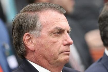 Deputado solicita fim da prisão domiciliar de Bolsonaro após apreensão de arma