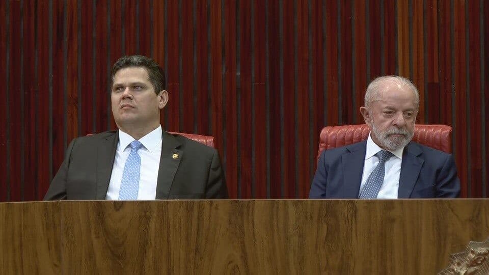 Alcolumbre e Lula: Tensão Política Aumenta com Novas PECs