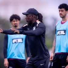 Mudanças no Comando do Corinthians: A Era Seedorf e o Jogo Aberto ao Vivo