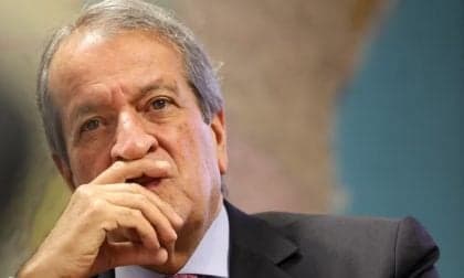 Valdemar Costa Neto retorna ao Brasil para conter crise familiar no PL