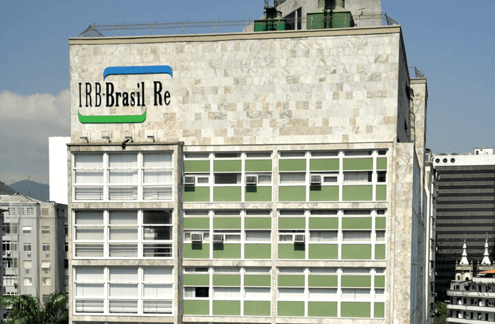 IRB (Re) registra lucro em abril, apesar da queda nos prêmios emitidos