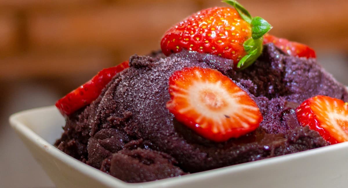 Dia do Açaí: produto movimenta R$ 1,1 bilhão no Brasil