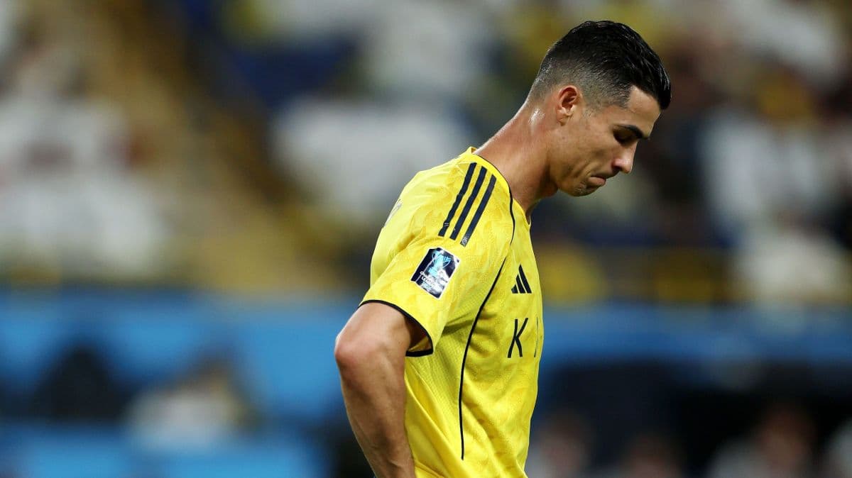 Cristiano Ronaldo deixa campo após derrota do Al-Nassr na final
