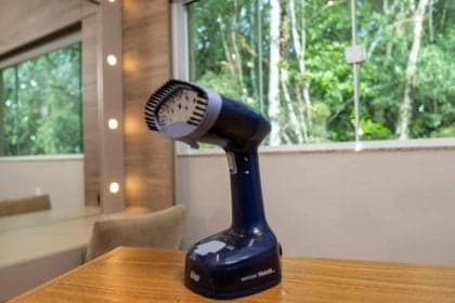 Vaporizadores portáteis: praticidade na desamassagem de roupas