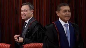 Decisão do TSE sobre processos contra Flávio Bolsonaro e a atuação de Nunes Marques