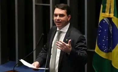 Flávio Bolsonaro propõe maioria de direita para mudar decisões no Congresso