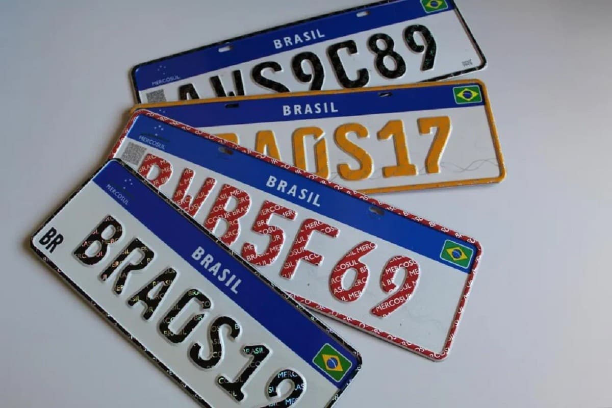 Placas veiculares podem voltar a exibir nomes de estados e cidades