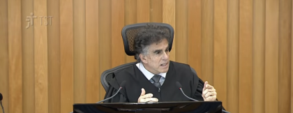 Debate sobre juízes 'vermelhos' e 'azuis' agita TST nesta segunda-feira