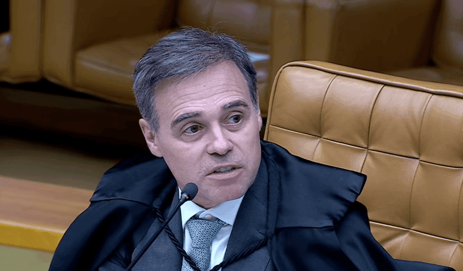 TSE determina que CUT apague publicações sobre Flávio Bolsonaro