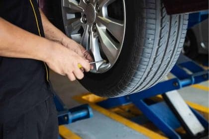 Carros elétricos sem estepe: entenda os impactos e alternativas