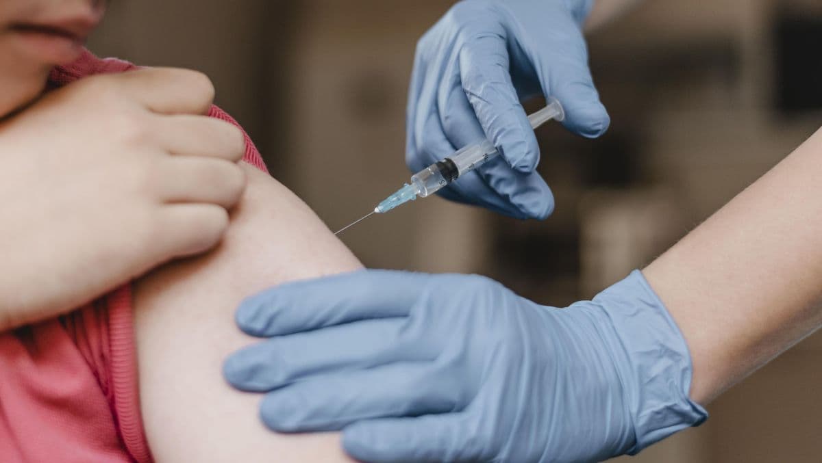 Brasil reduz em 86% crianças sem vacinas adequadas até 2025