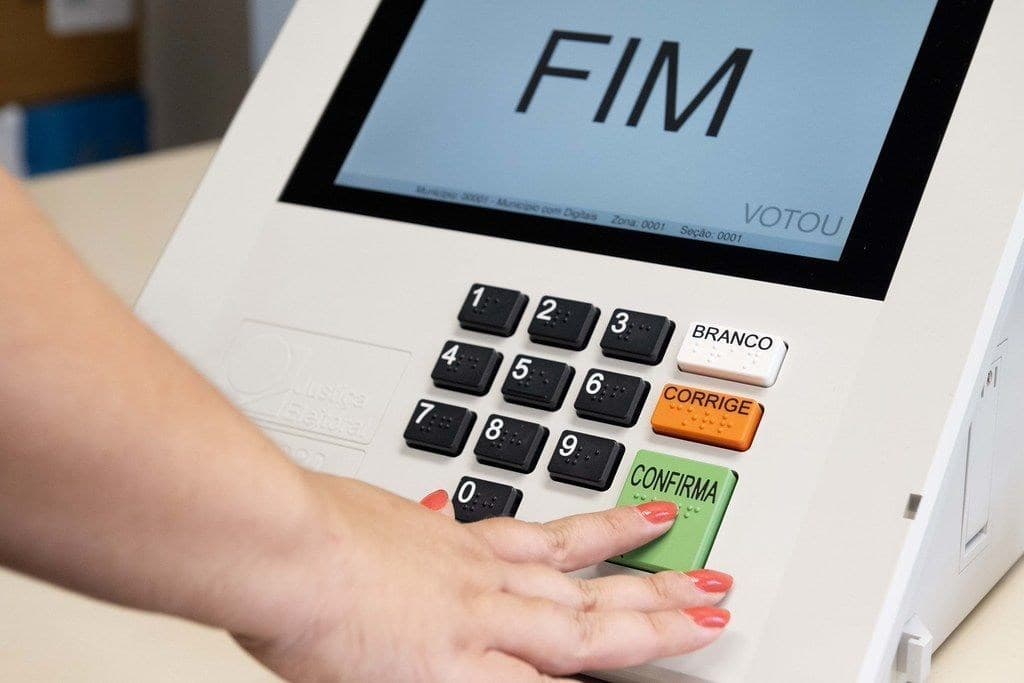 TRE-DF substitui 13 urnas eletrônicas durante segundo turno das eleições de 2026