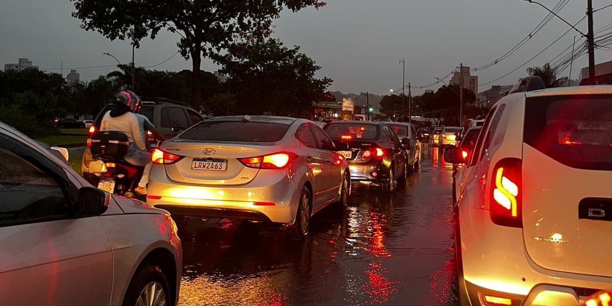 Inmet emite alerta de tempestade em Minas Gerais com quase 100 mortes confirmadas