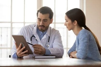 Perimenopausa começa antes dos 50 anos e impacta mulheres