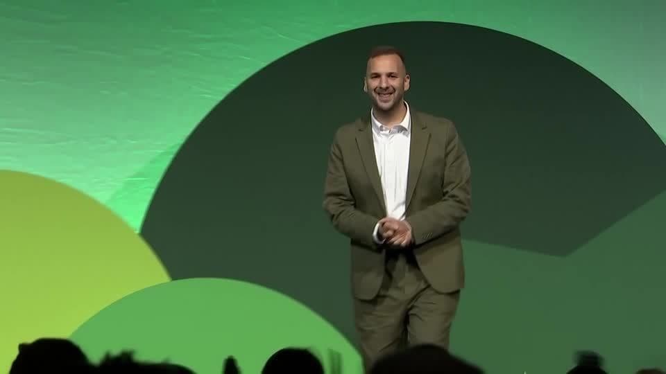 Zack Polanski, líder dos Verdes, desafia Partido Trabalhista em eleição suplementar