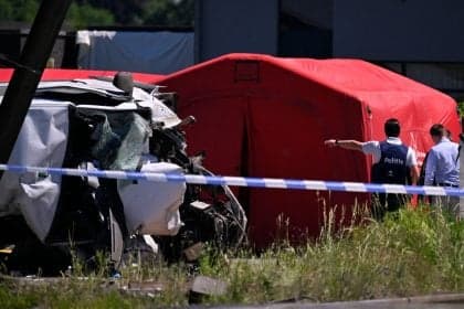 Tragédia em Buggenhout: trem colide com micro-ônibus escolar