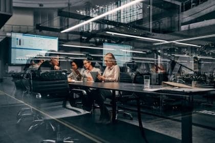 Crescimento profissional supera salário como prioridade no emprego ideal