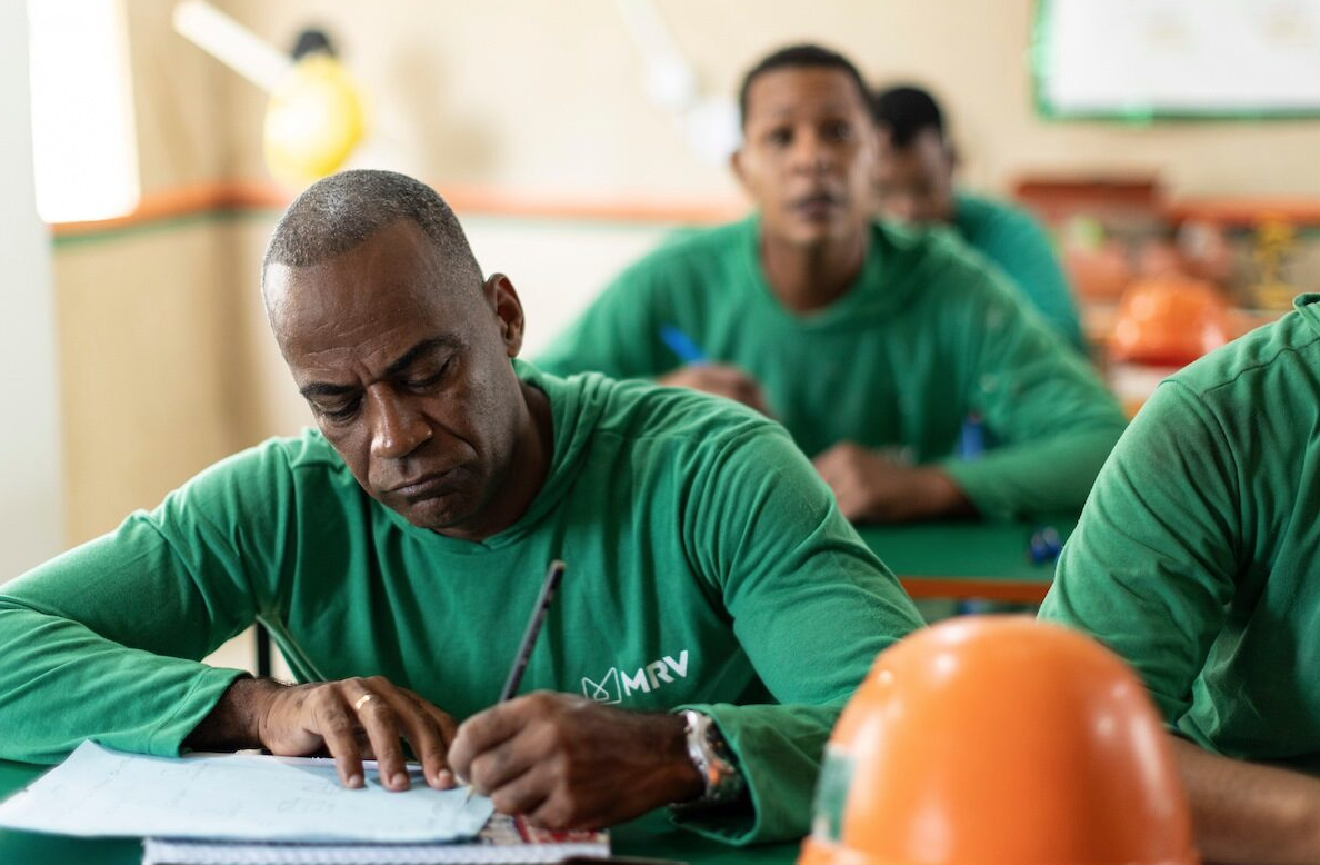 MRV promove educação e inclusão social na construção civil