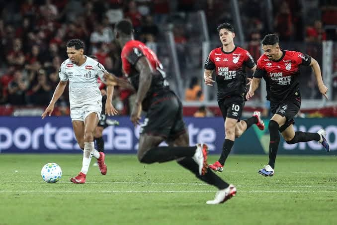 Athletico-PR chega forte ao G3 e mira Botafogo para manter sequência invicta no Brasileirão