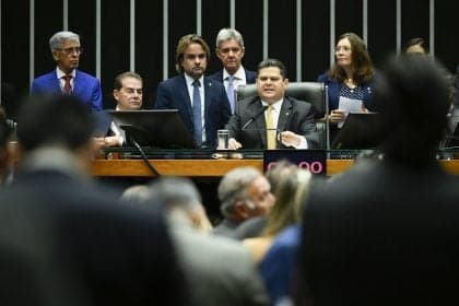 Davi Alcolumbre desmembra veto ao PL da Dosimetria e evita conflitos