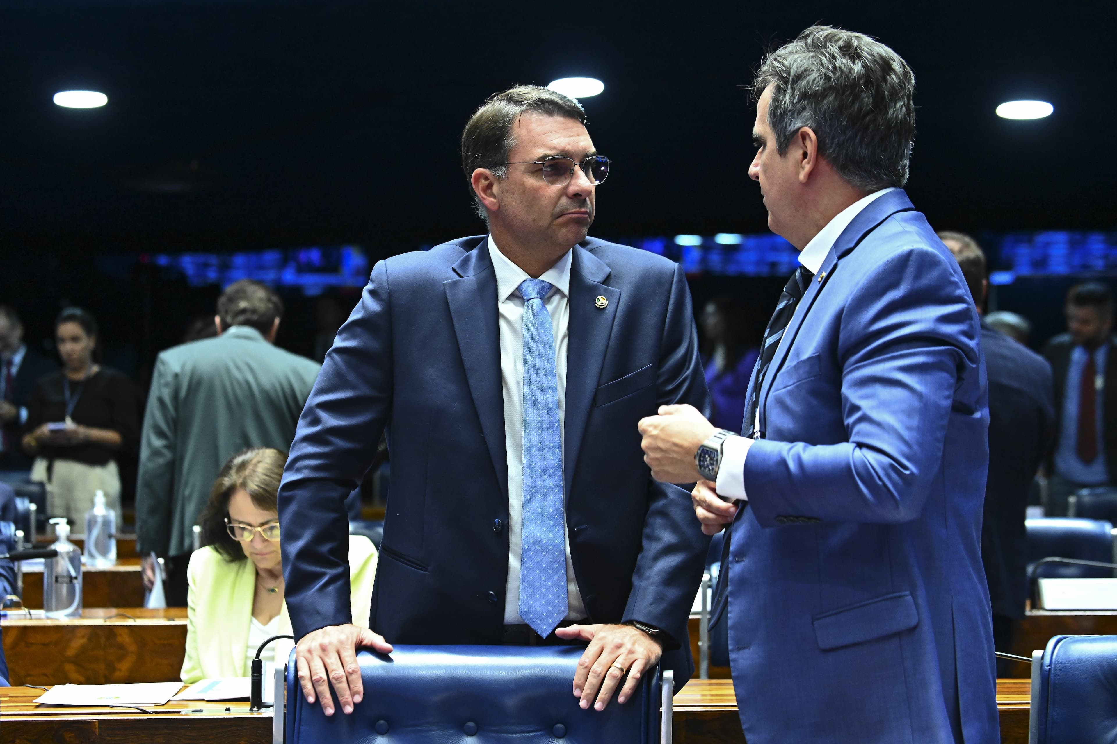 Flávio Bolsonaro sofre reveses e Progressistas opta por neutralidade