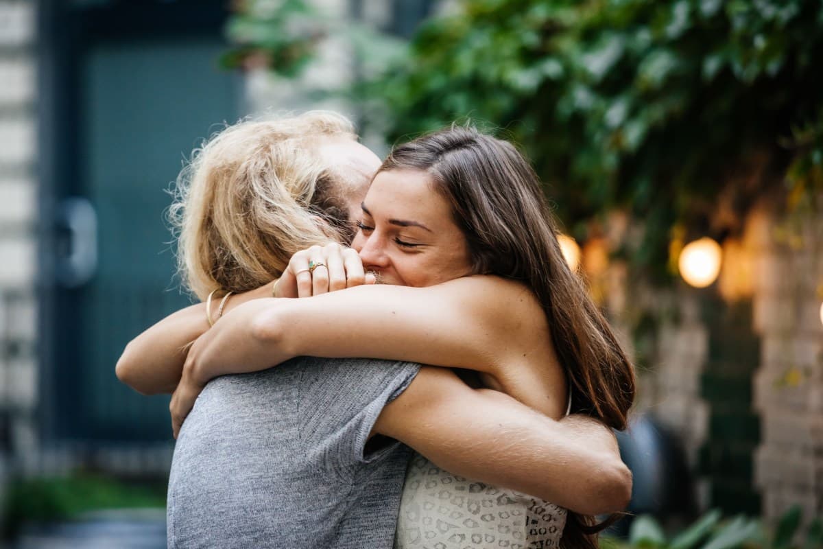 Aversão ao Toque: Fatores que Influenciam o Desconforto com Abraços