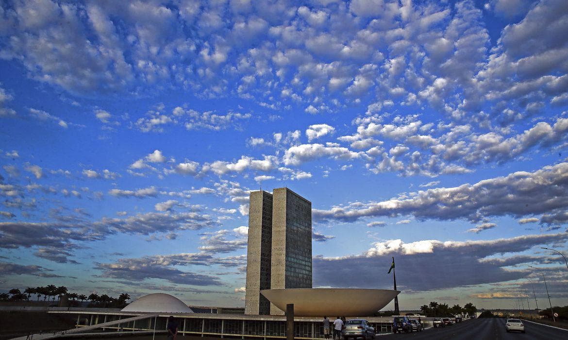 Brasil enfrenta estagnação apesar de potenciais econômicos