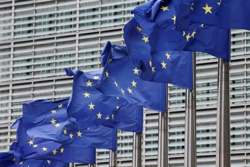 União Europeia reage a novas tarifas dos EUA com cautela