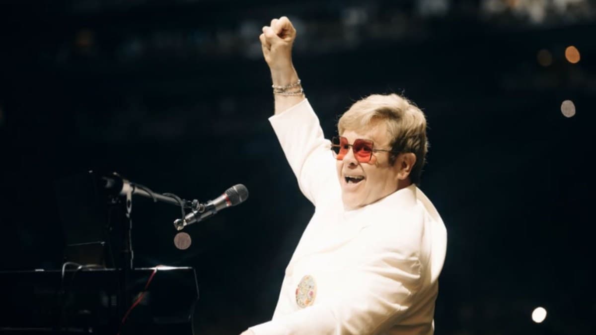 Elton John celebra 29 anos de sobriedade e compartilha sua jornada de recuperação