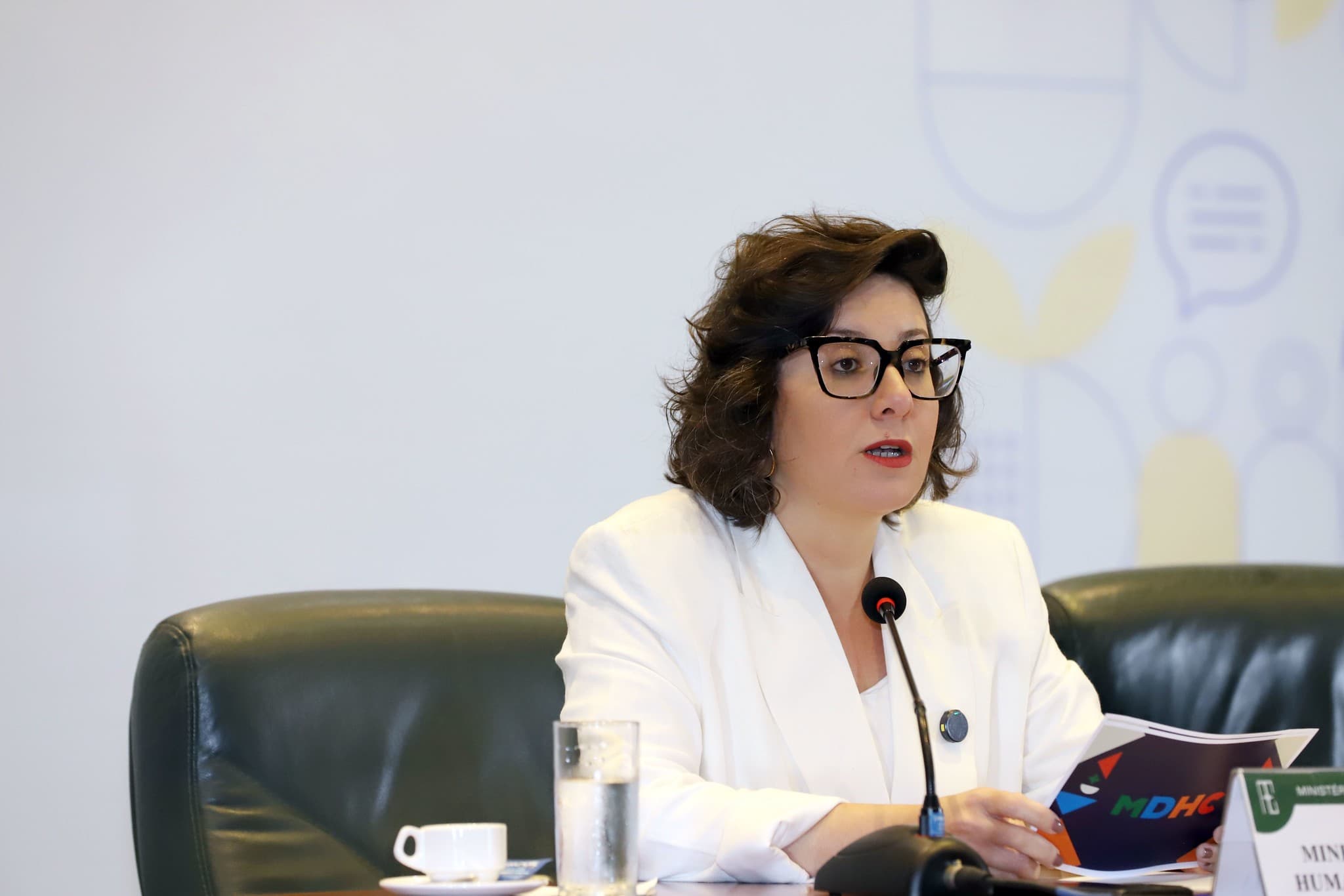Senado dificulta aborto legal para menores, critica Ministra Janine Mello