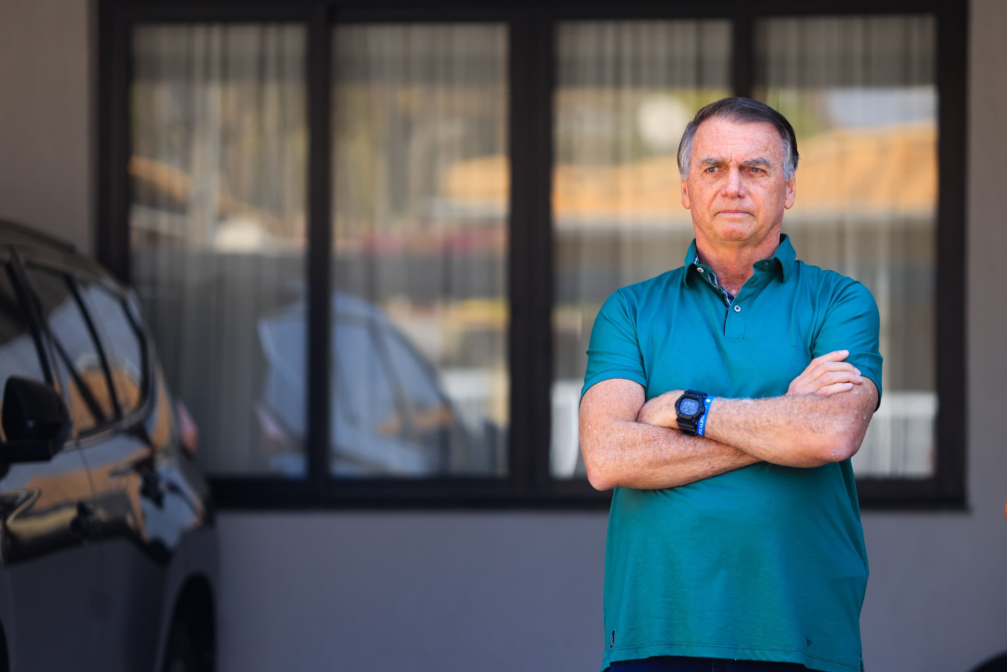 Bolsonaro permanece em prisão domiciliar por questões de saúde