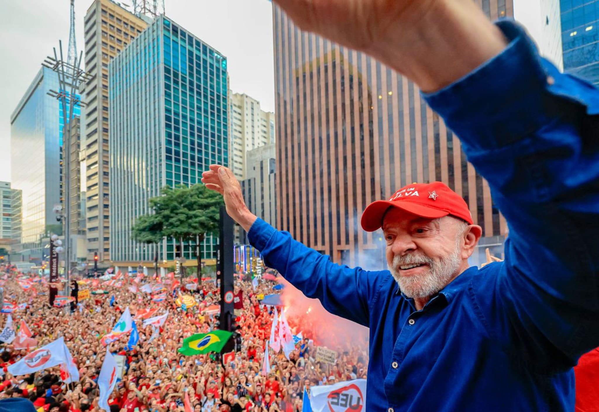 Lula é reeleito presidente do Brasil pela quarta vez