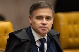 André Mendonça descarta exclusão de vídeo que liga Flávio Bolsonaro ao PCC
