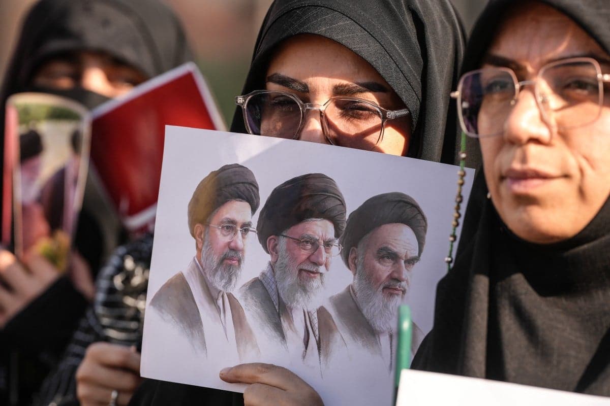 Irã inicia nova fase política após morte de Ali Khamenei