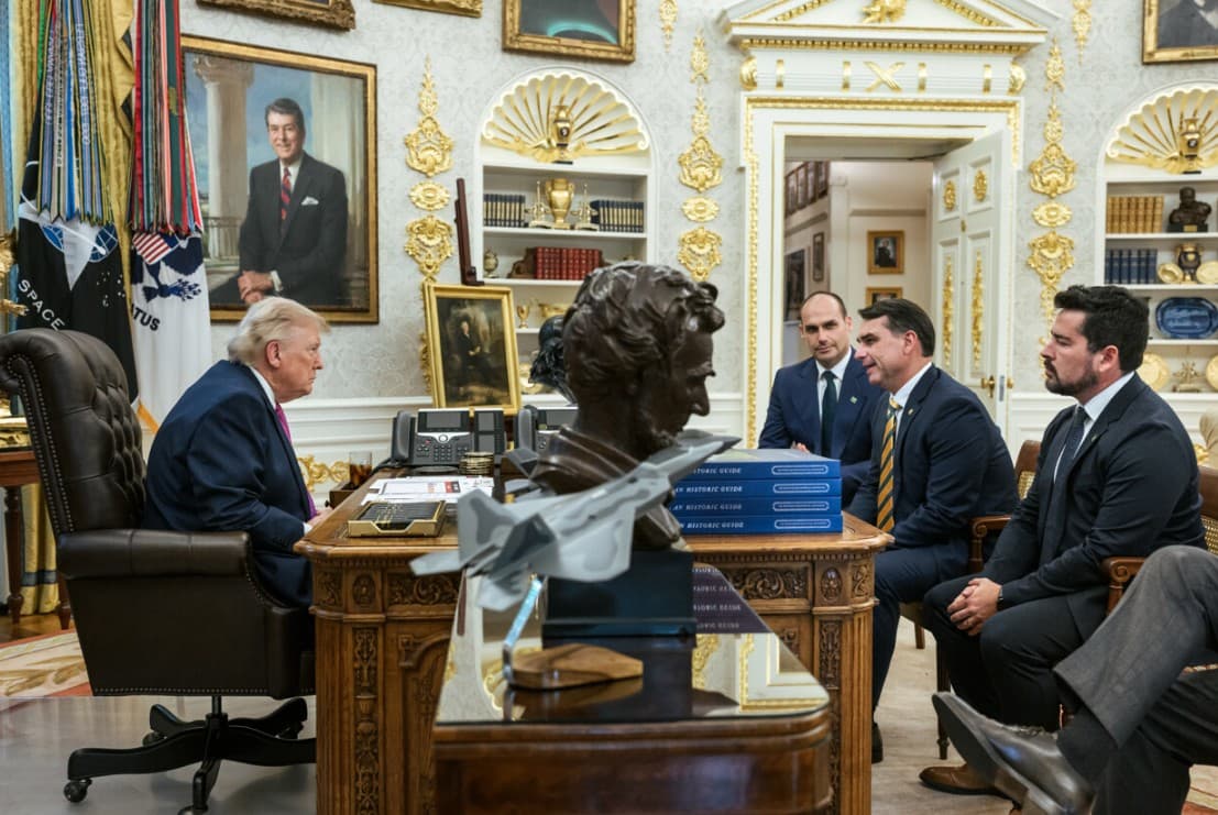 Trump influencia eleições brasileiras e complica campanha de Flávio Bolsonaro