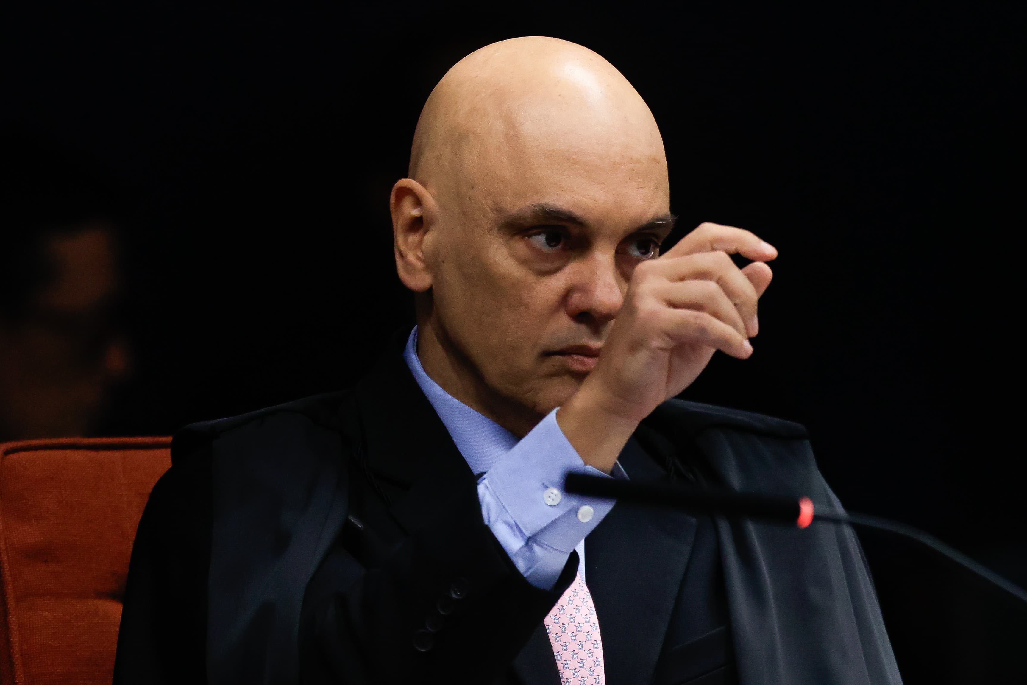 Moraes suspende Lei da Dosimetria e adia benefícios a condenados