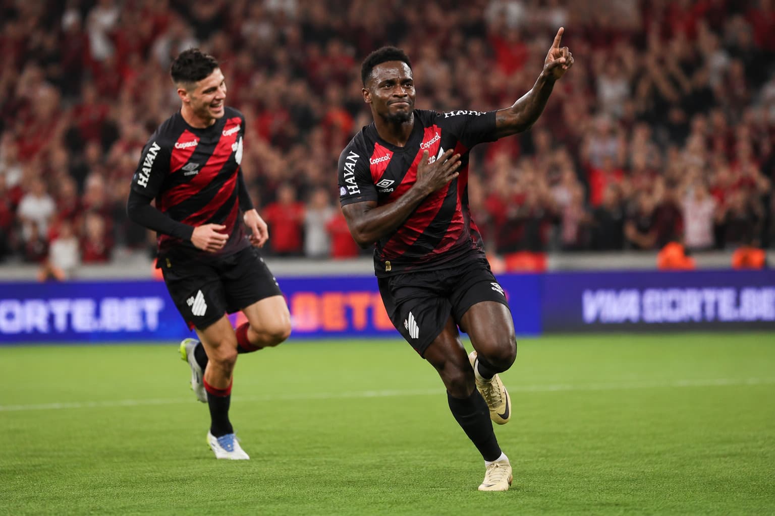 Athletico-PR vira contra o Londrina no jogo 5.000 da história e avança às quartas da Copa Paraná