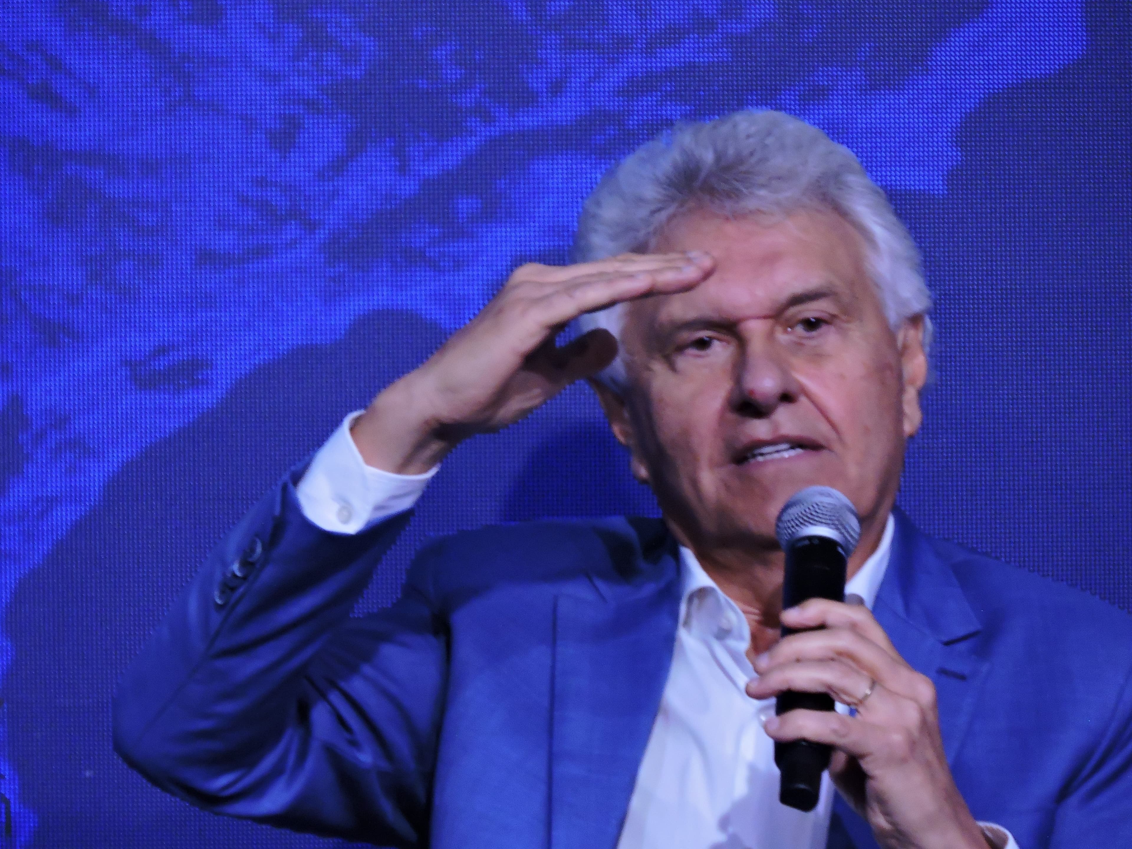 Ronaldo Caiado critica Lula e Flávio Bolsonaro em relação a tarifas dos EUA