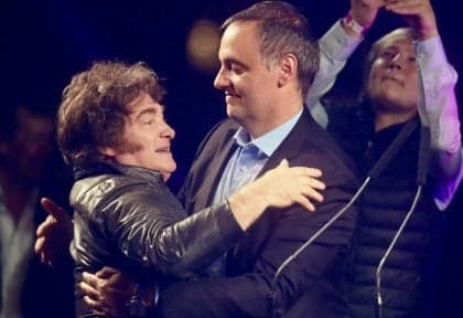 Chefe de gabinete argentino admite ter ocultado 500 mil dólares