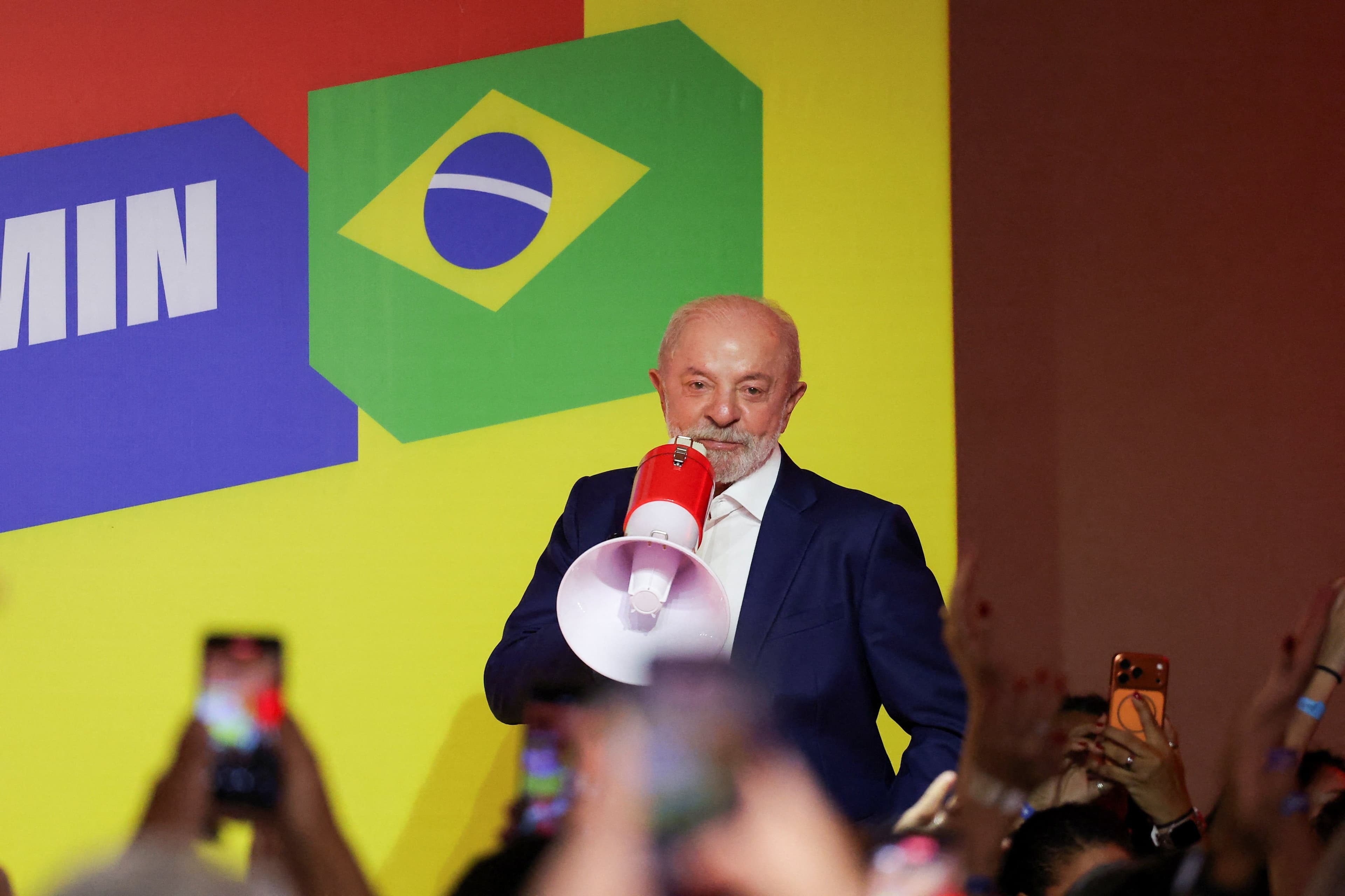 Lula convoca aliados para preparar estratégia do 2º turno contra Flávio Bolsonaro