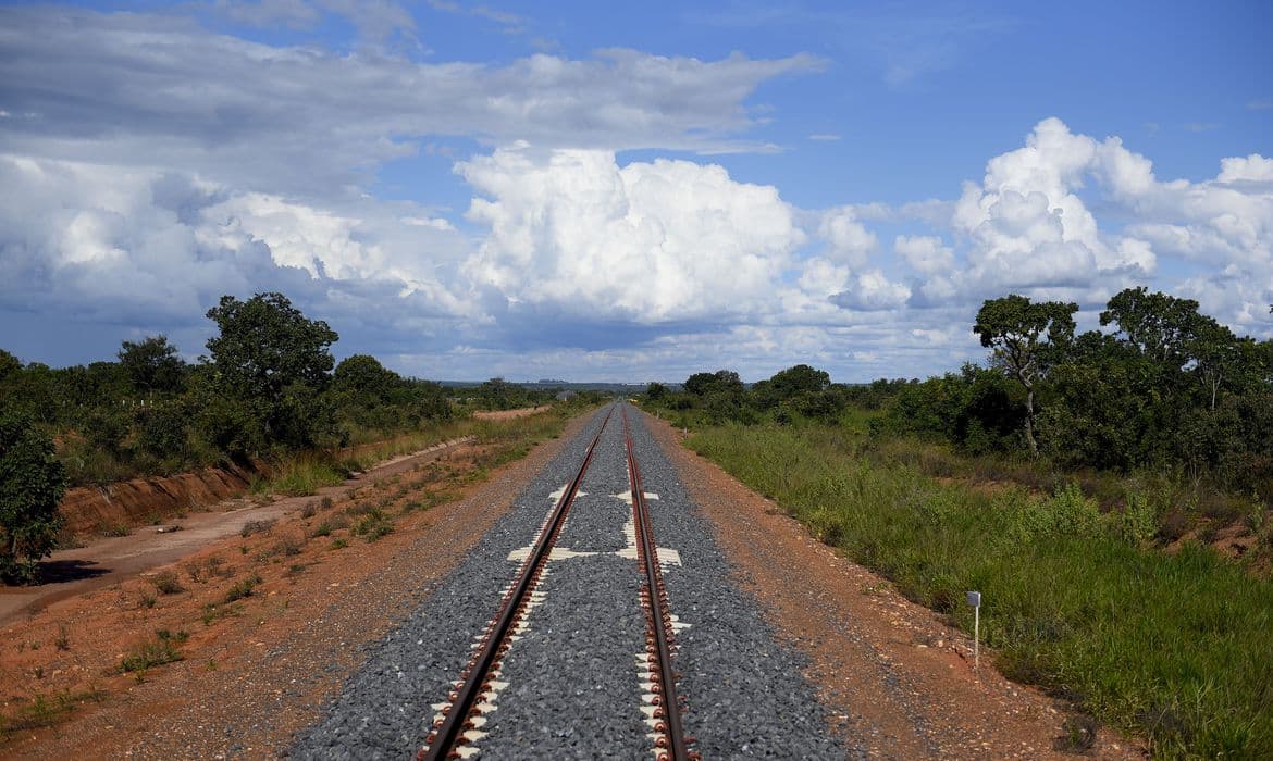 Governo destina até R$ 3,6 bilhões para revitalizar ferrovia MS-SP