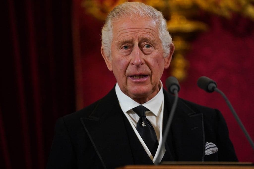 Rei Charles III Anuncia Visita aos EUA em Meio a Tensões Internacionais