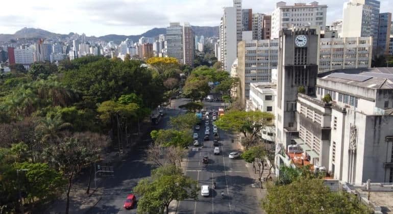 Previsão de Chuvas e Índices UV Elevados em Belo Horizonte