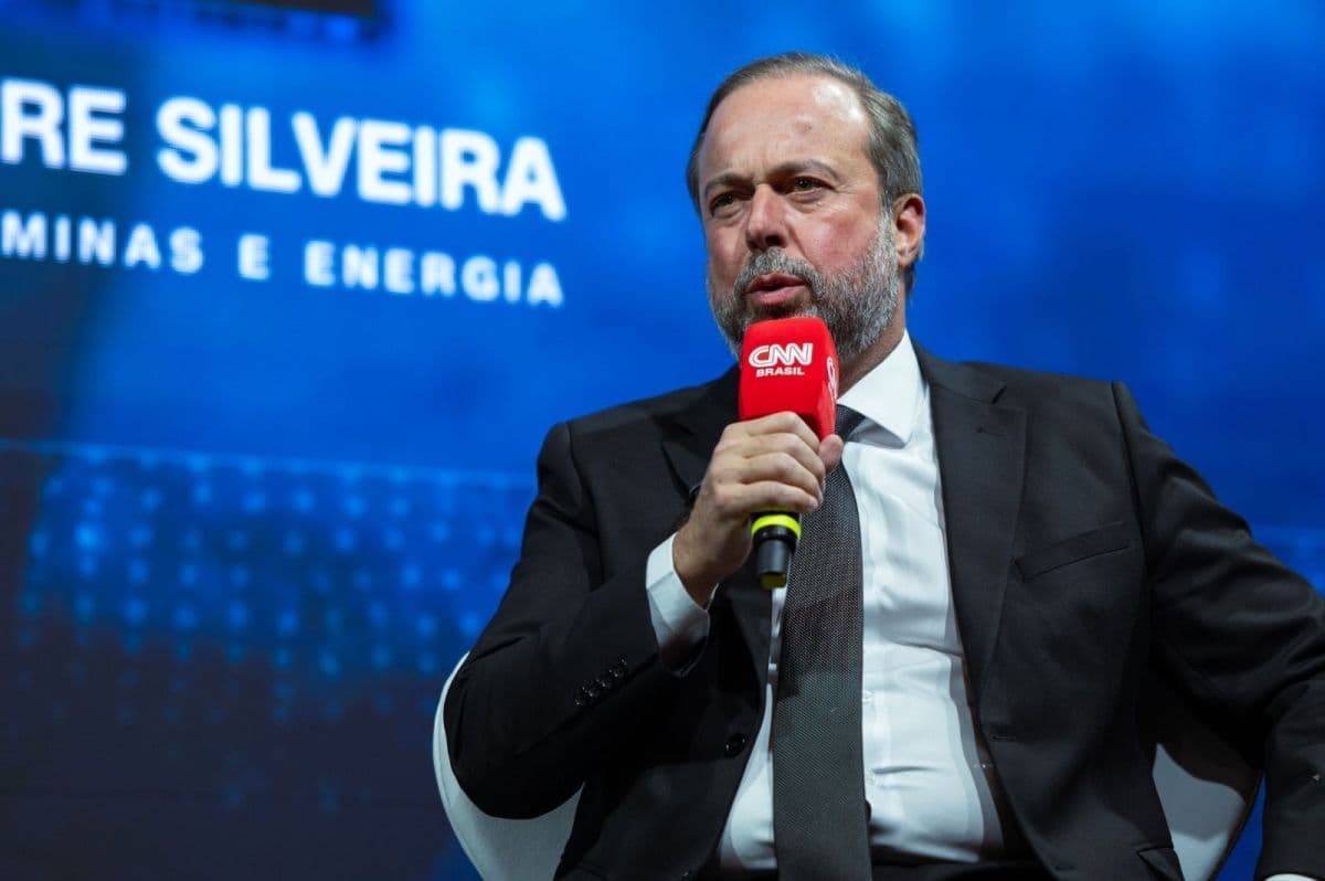 Ministro Silveira nega comparação entre Petrobras e nova estatal mineral