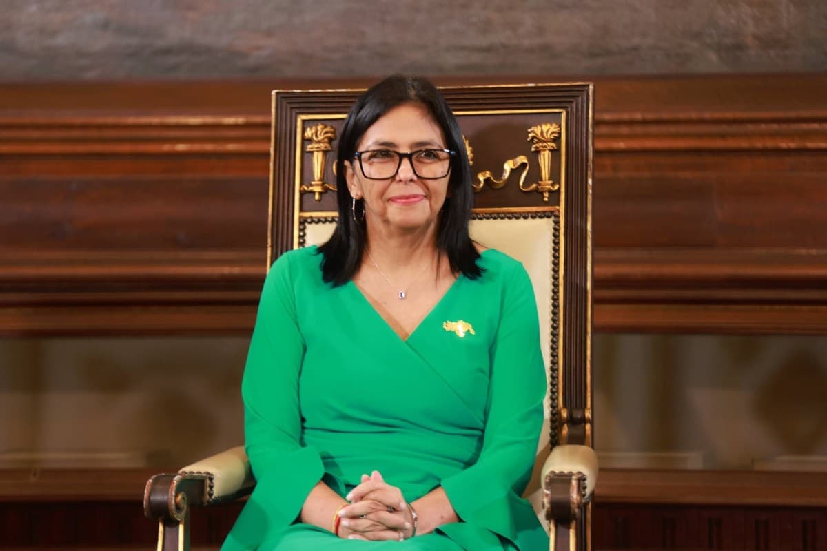 Mudança no vocabulário oficial fortalece Delcy Rodríguez na Venezuela