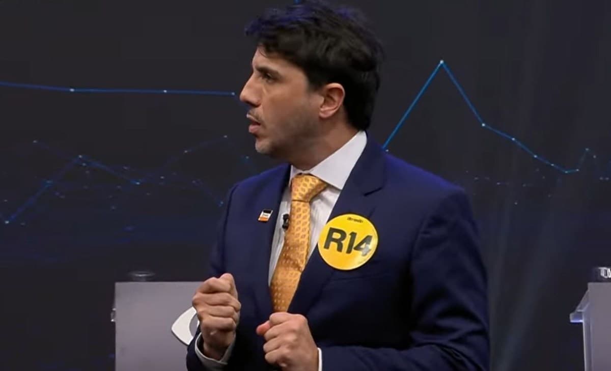 Renan Santos critica fim da escala 6x1 em debate presidencial